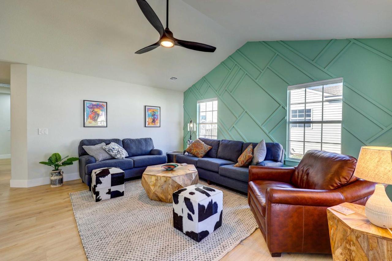 Chic Bentonville Home With Patio And Fire Pit! Ngoại thất bức ảnh