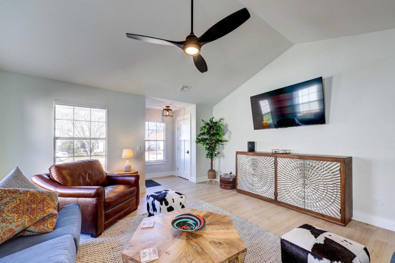 Chic Bentonville Home With Patio And Fire Pit! Ngoại thất bức ảnh
