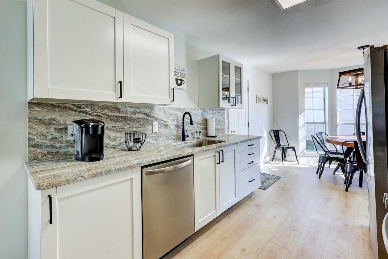 Chic Bentonville Home With Patio And Fire Pit! Ngoại thất bức ảnh