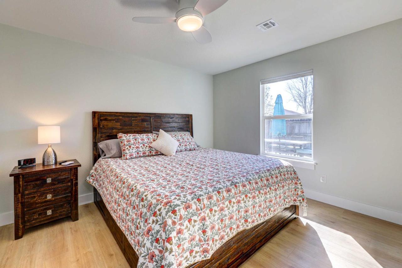 Chic Bentonville Home With Patio And Fire Pit! Ngoại thất bức ảnh