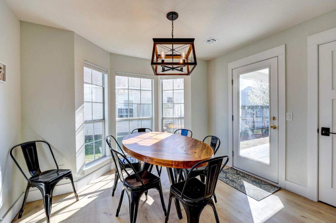 Chic Bentonville Home With Patio And Fire Pit! Ngoại thất bức ảnh