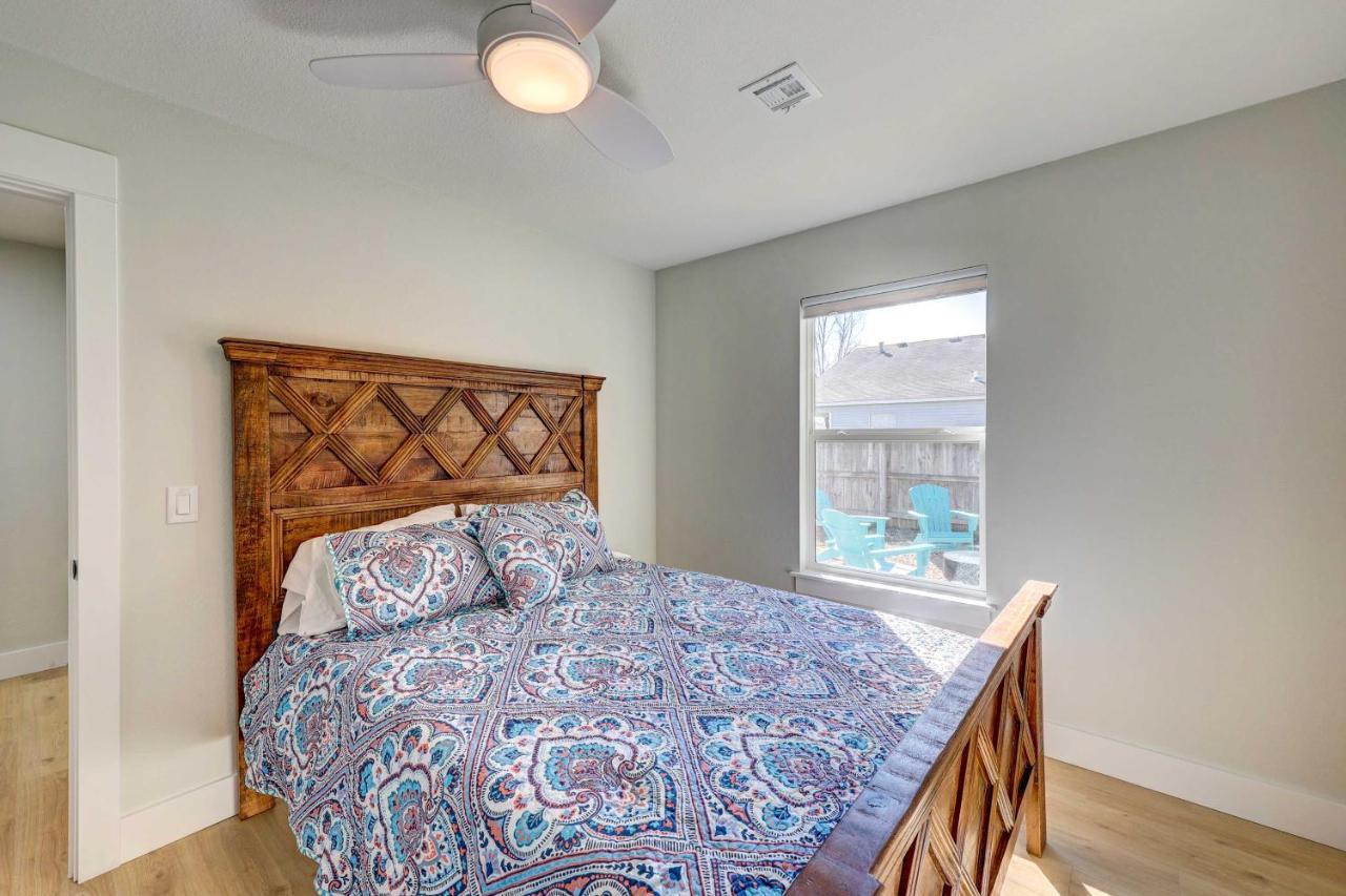 Chic Bentonville Home With Patio And Fire Pit! Ngoại thất bức ảnh
