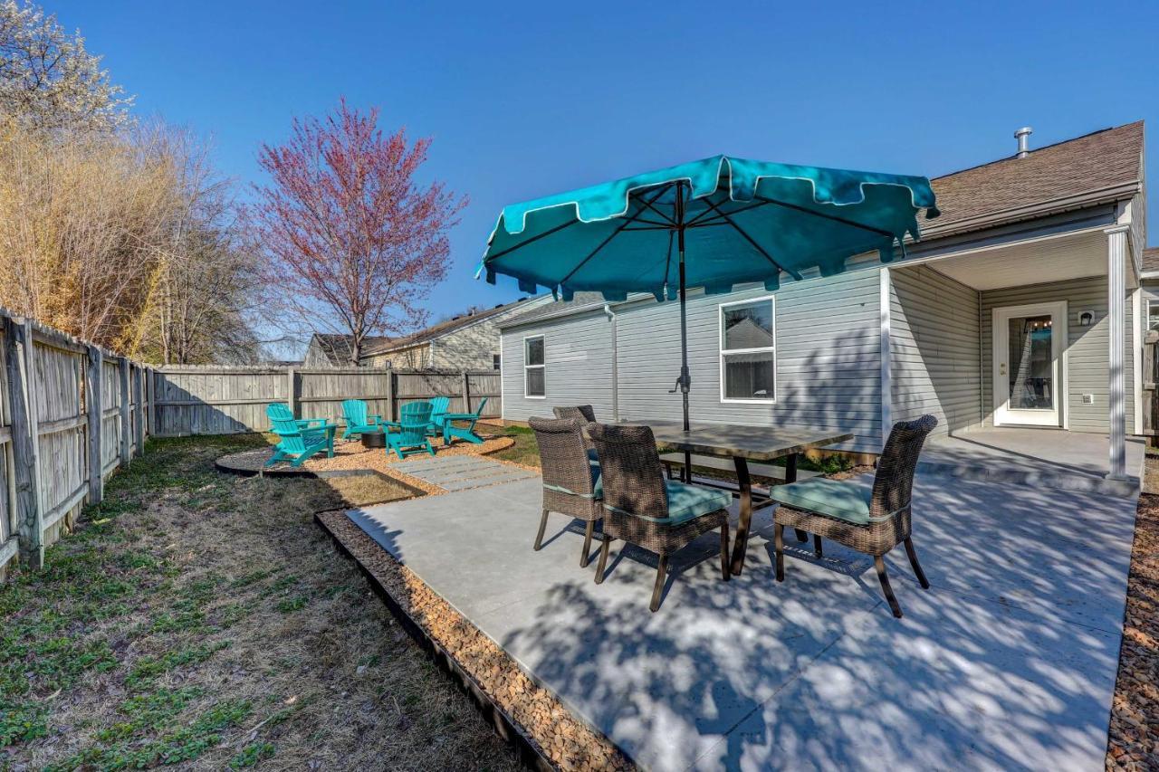 Chic Bentonville Home With Patio And Fire Pit! Ngoại thất bức ảnh