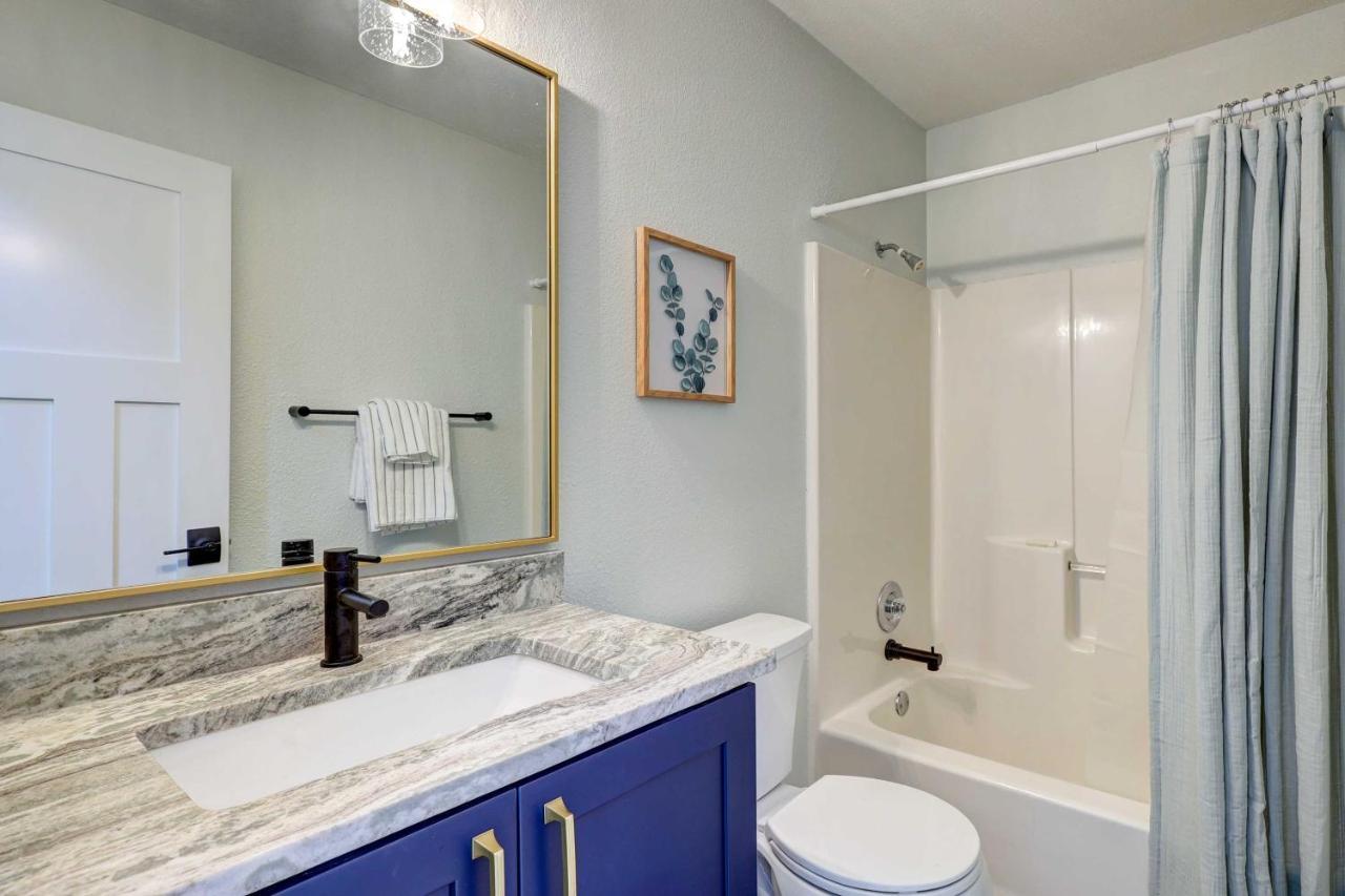 Chic Bentonville Home With Patio And Fire Pit! Ngoại thất bức ảnh